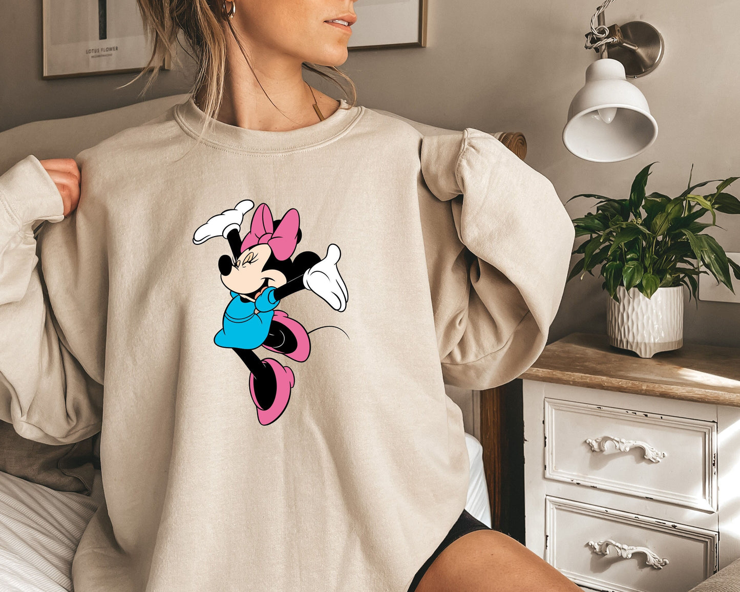 Cute Minnie Sweatshirt,Disney Sweatshirt,LOVE Disney matching couples sweatshirt,Disney Family Sweats,Matching Family Sweat