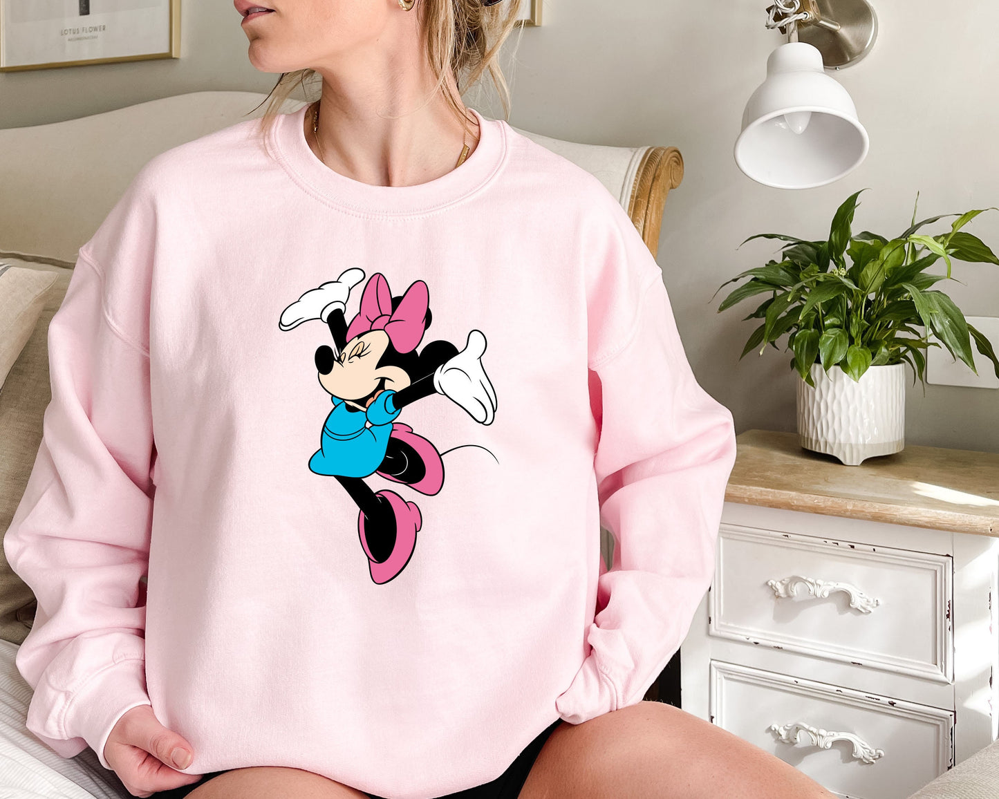 Cute Minnie Sweatshirt,Disney Sweatshirt,LOVE Disney matching couples sweatshirt,Disney Family Sweats,Matching Family Sweat