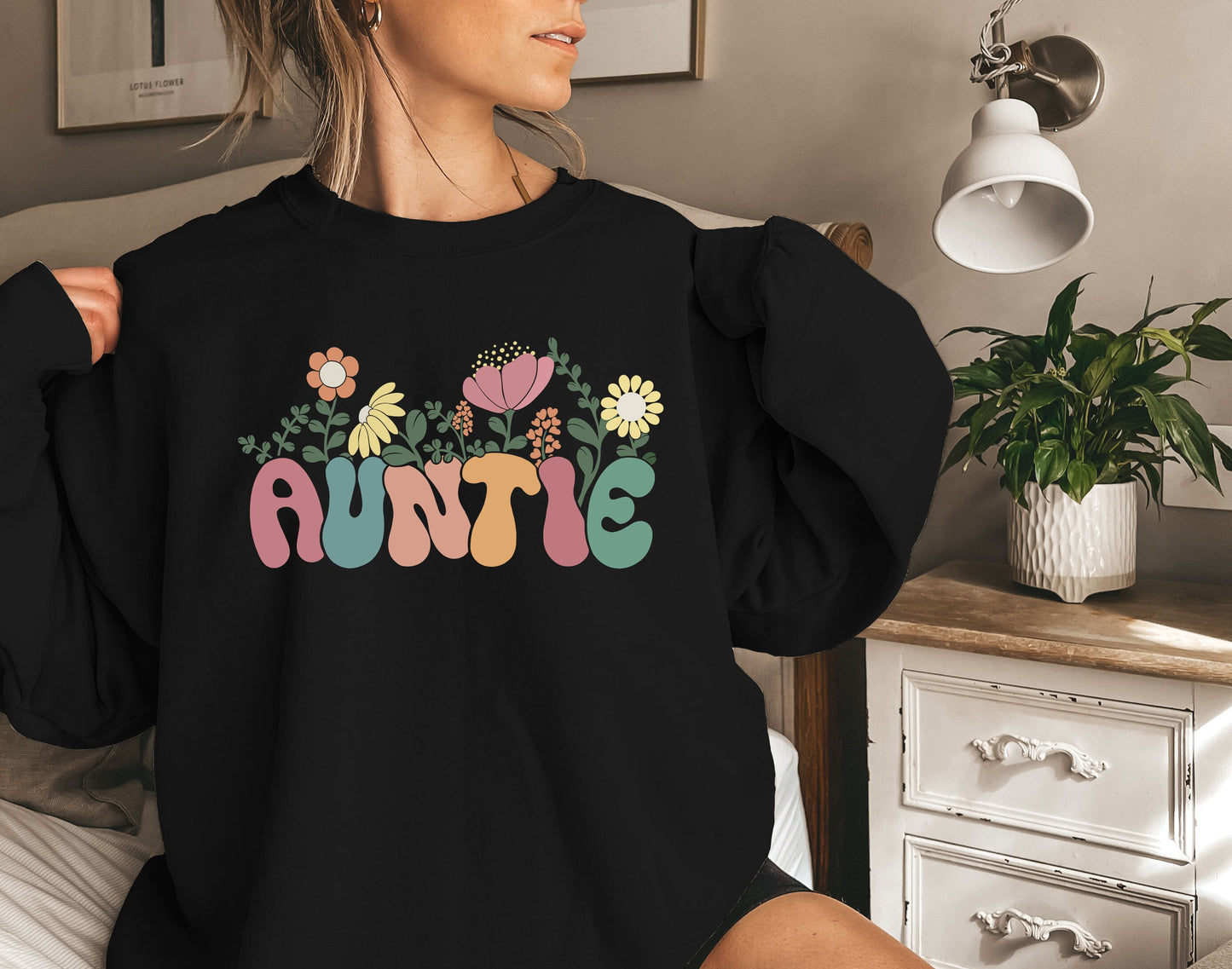 Groovy Wildflowers Auntie Sweatshirt,Auntie Sweatshirt, Gift For Aunt, Auntie Gift,Aunt Shirts