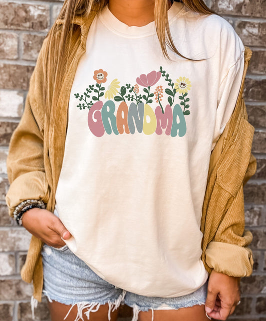 Comfort Colors Groovy Grandma Shirt, Groovy Granny Tee,Floral Grandma Shirt, Grandma Gift, Grandma To Be,