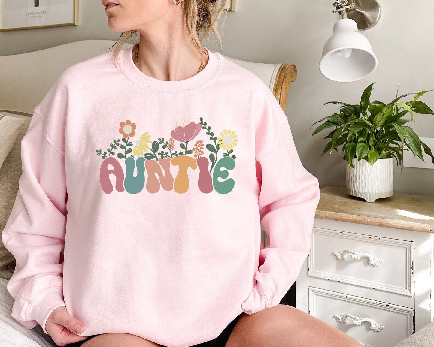 Groovy Wildflowers Auntie Sweatshirt,Auntie Sweatshirt, Gift For Aunt, Auntie Gift,Aunt Shirts