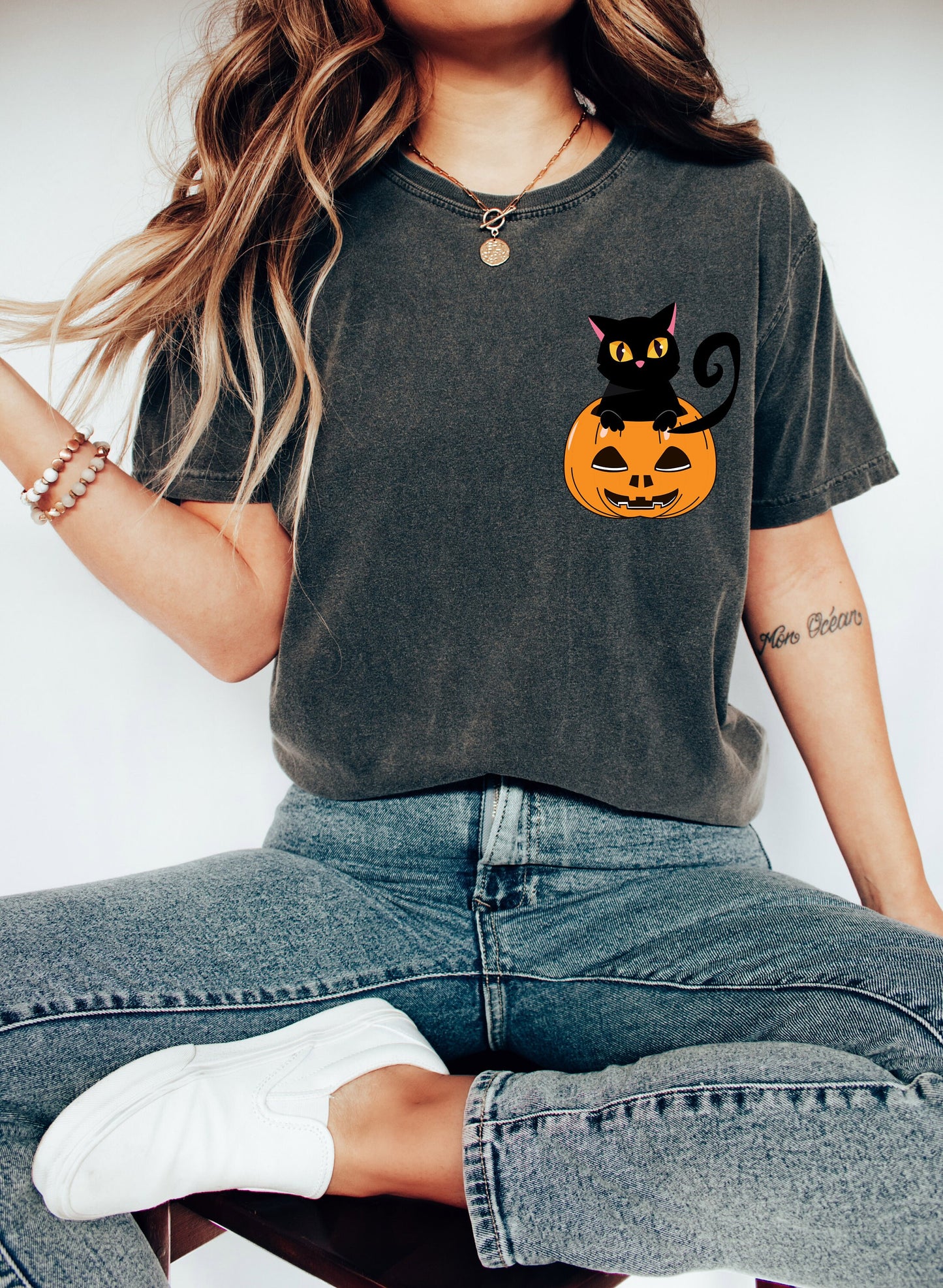 Comfort Colors Pocket Pumpkin Cat Shirt,Halloween Sweatshirt,Funny Halloween Shirt,Halloween Shirt,Halloween pumpkin Shirt,Cat Lover Shirt