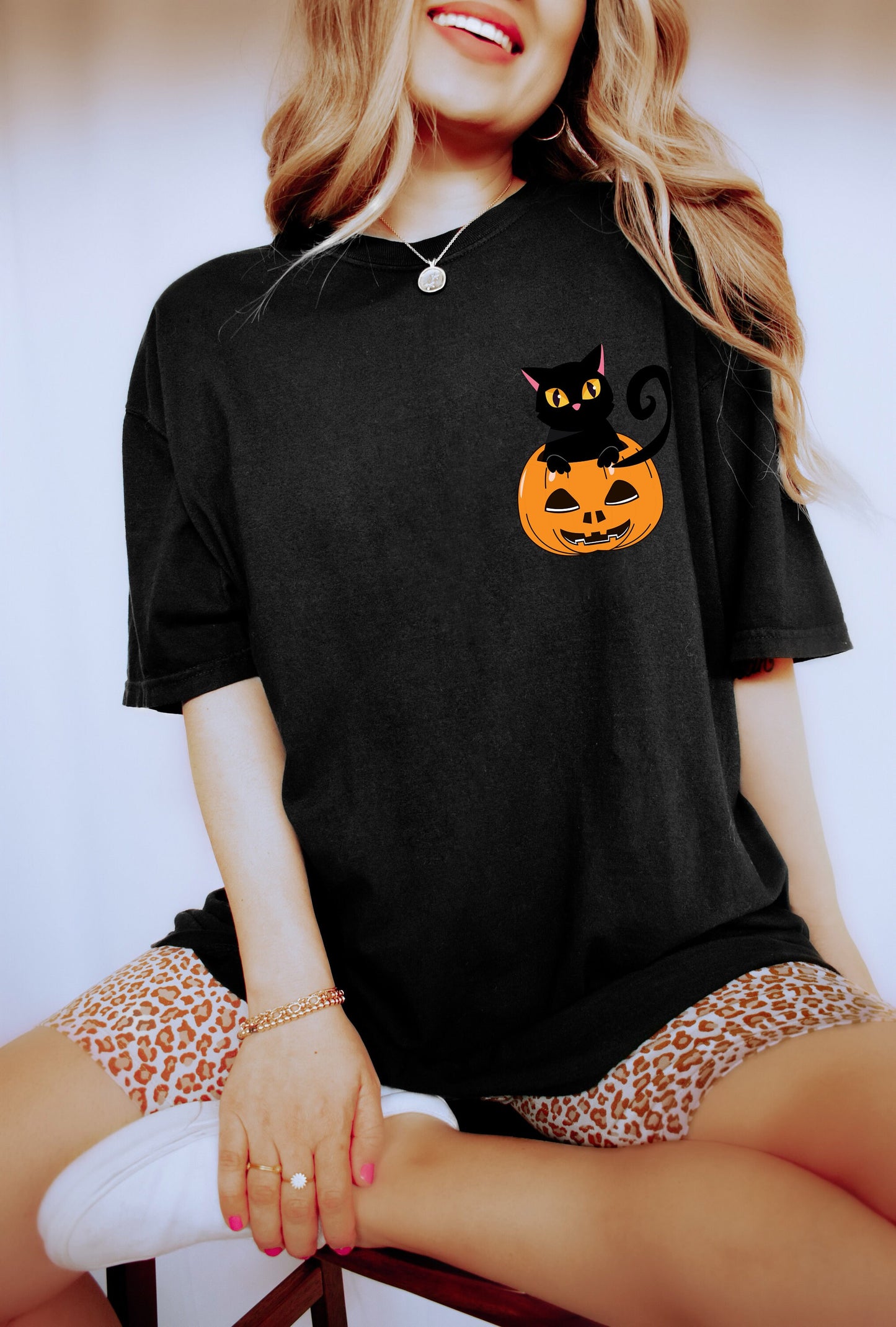 Comfort Colors Pocket Pumpkin Cat Shirt,Halloween Sweatshirt,Funny Halloween Shirt,Halloween Shirt,Halloween pumpkin Shirt,Cat Lover Shirt