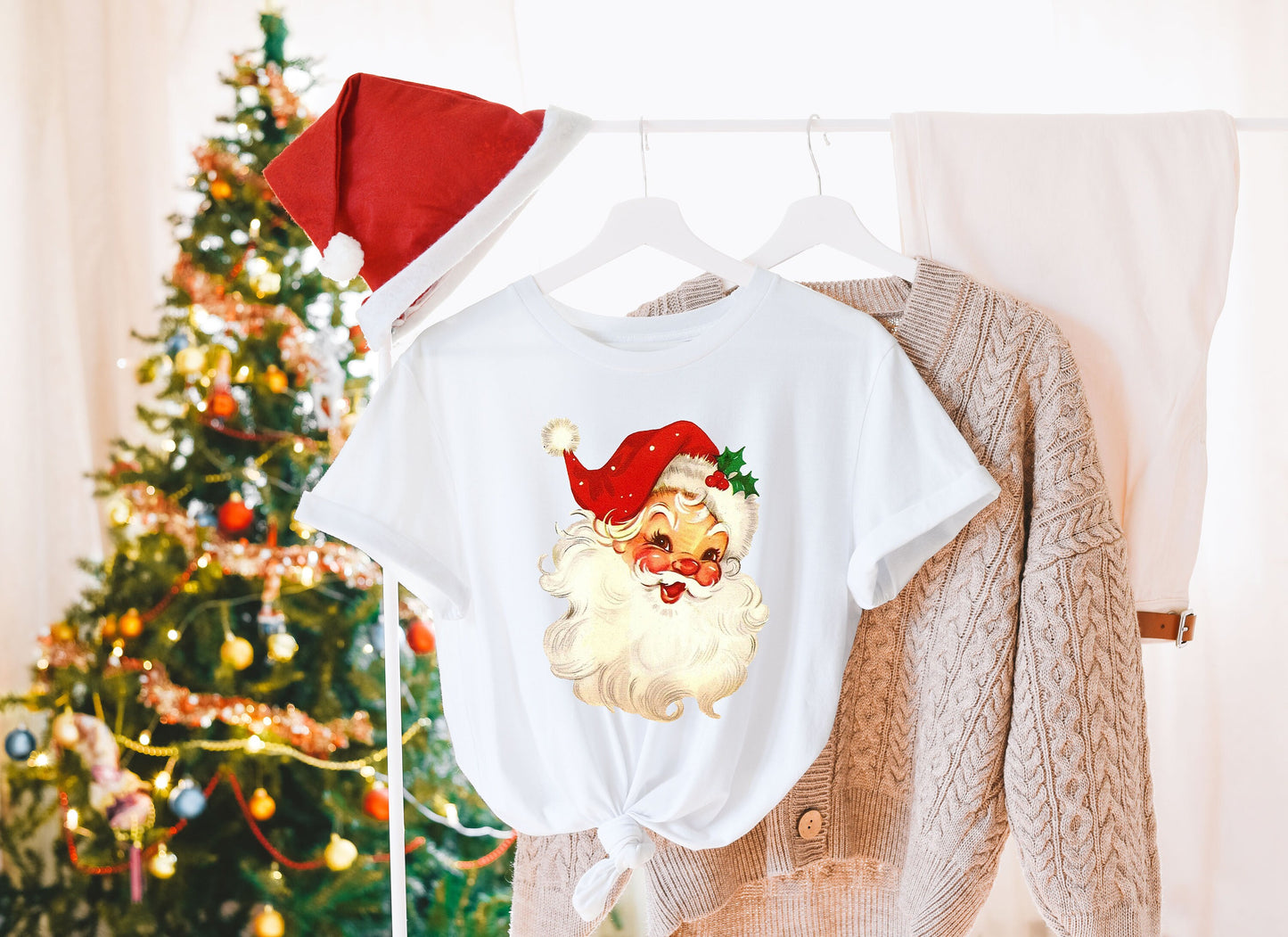 Retro Santa Shirt, Christmas Sweatshirt, Women Christmas Santa Shirts, Cute Vintage Santa Shirt, Classic Christmas Shirt, Christmas Pullover