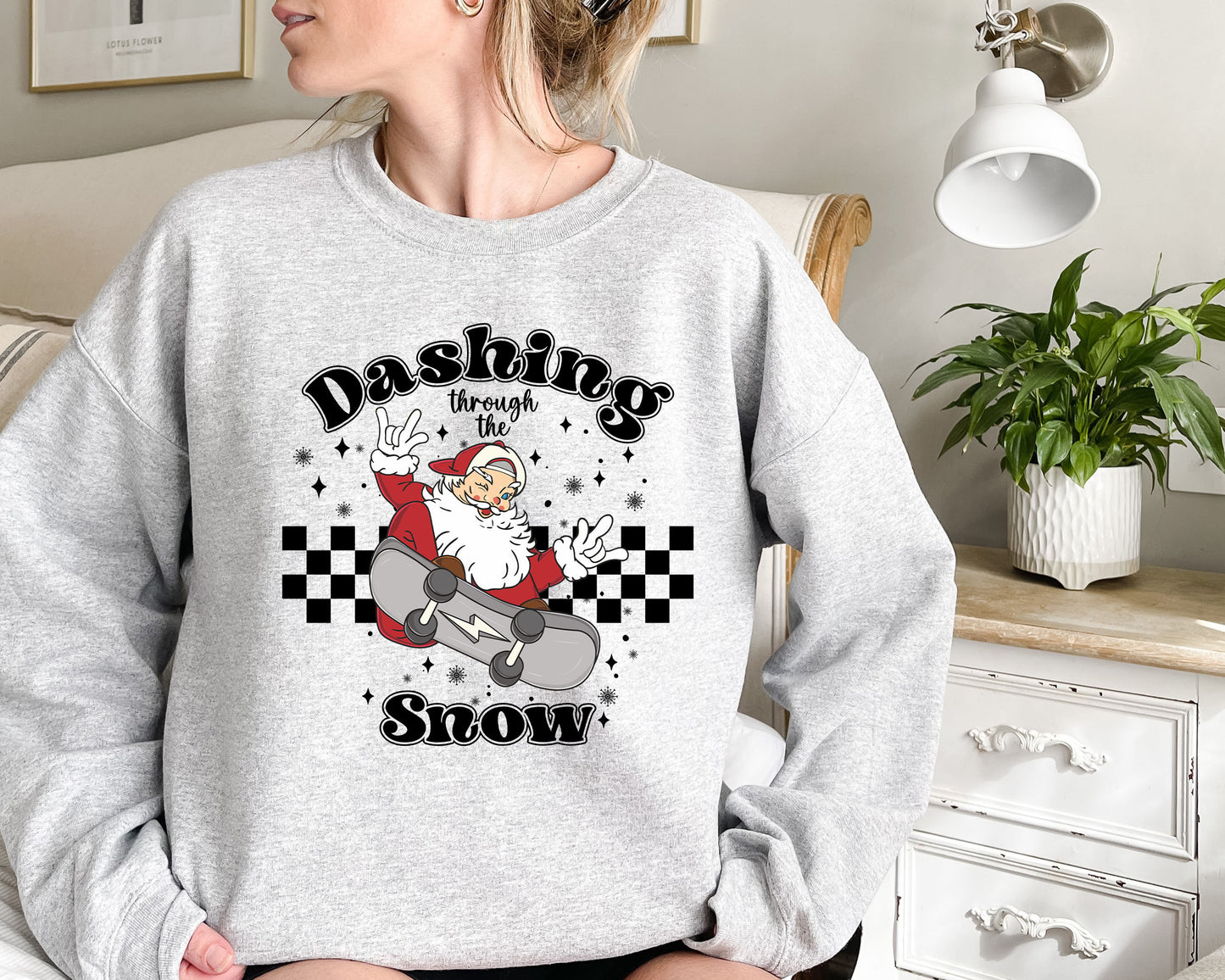 Dashing Through The Snow Sweatshırt,Funny Santa Shirt,New Year Shirt,Xmas Sweatshirt,Retro Christmas shirt,Christmas Lover ,Christmas Family