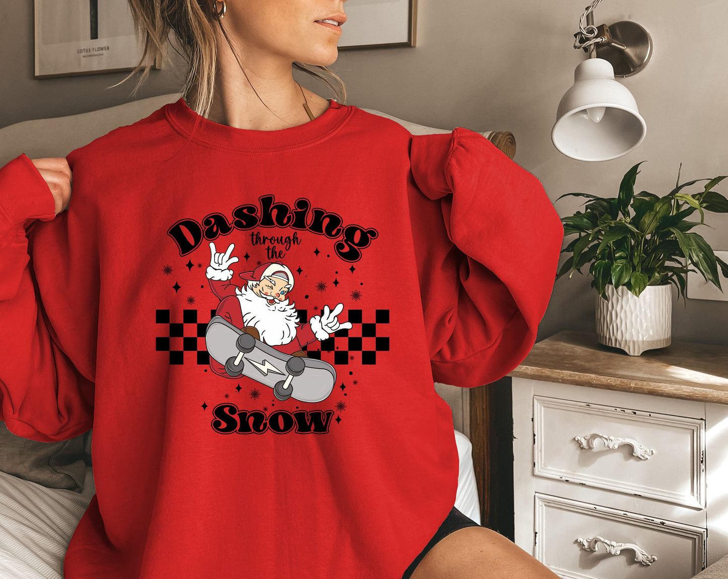 Dashing Through The Snow Sweatshırt,Funny Santa Shirt,New Year Shirt,Xmas Sweatshirt,Retro Christmas shirt,Christmas Lover ,Christmas Family