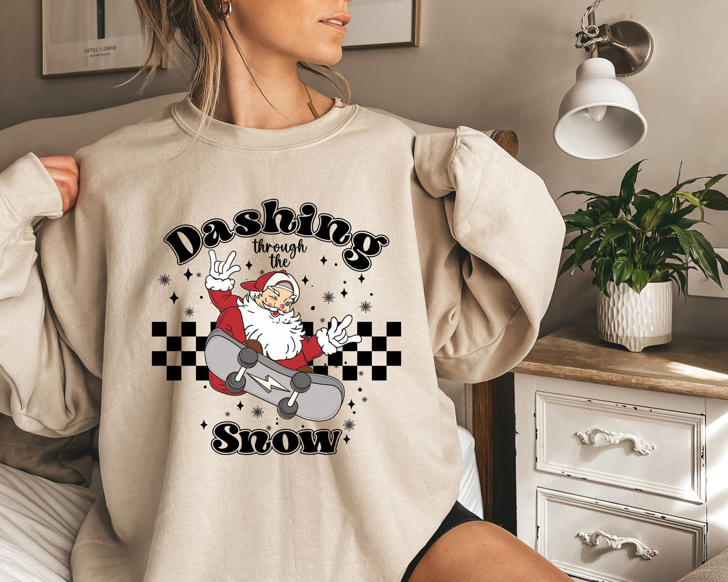 Dashing Through The Snow Sweatshırt,Funny Santa Shirt,New Year Shirt,Xmas Sweatshirt,Retro Christmas shirt,Christmas Lover ,Christmas Family