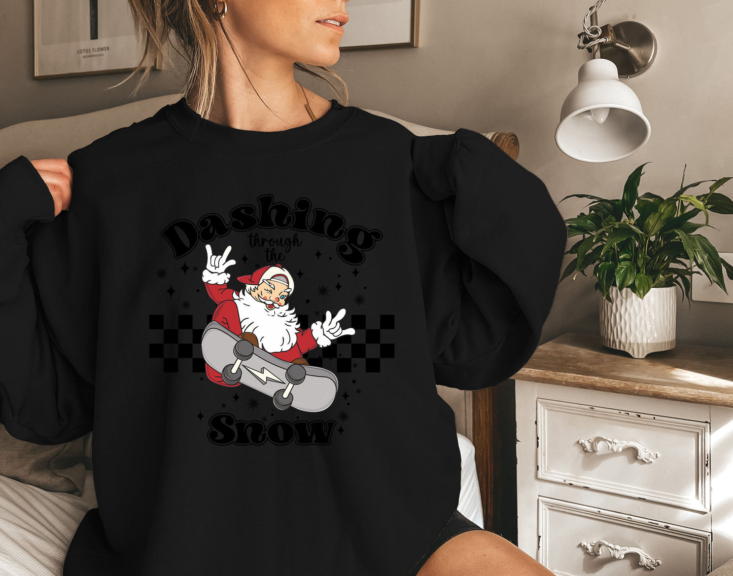 Dashing Through The Snow Sweatshırt,Funny Santa Shirt,New Year Shirt,Xmas Sweatshirt,Retro Christmas shirt,Christmas Lover ,Christmas Family